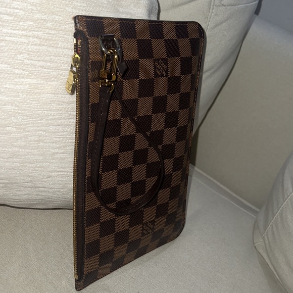 Louis Vuitton Neverfull Pochette - Picture 5 of 6